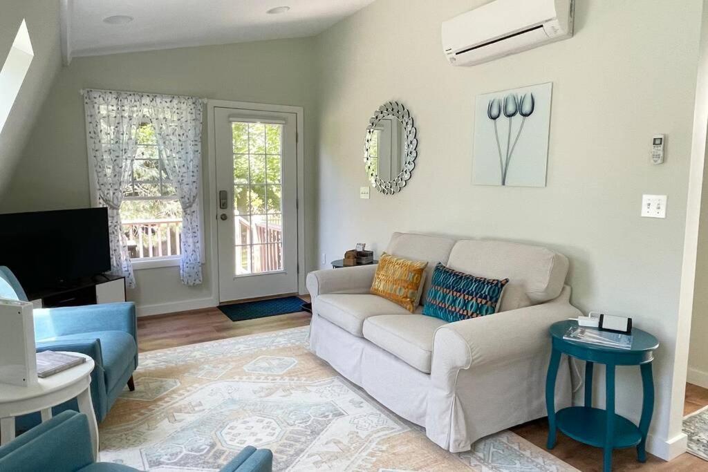 Newly Renovated Carriage House Near Town & Beaches เมดิสัน ภายนอก รูปภาพ